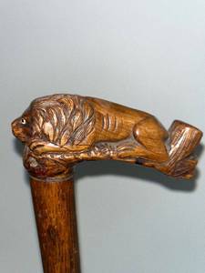 lot 12 image: Antique Carved Wooden Lion Walking Cane