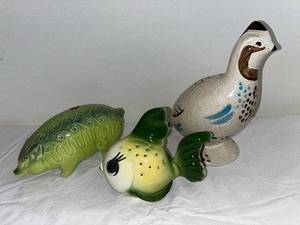 lot 122 image: Set of 3 Vintage Ceramic Animal Figurines - Fish, Pig, Red Wing Bob White Bird