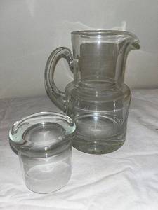 lot 144 image: Clear Glass Pitcher with Lid Set
