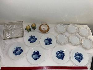 lot 145 image: Lot of Assorted Decorative Plates and Dishware