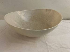 lot 176 image: Vintage Red Wing Pottery Speckled Bowl