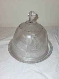 lot 46 image: Vintage Etched Glass Cheese Dome The Two Dromios