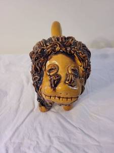lot 54 image: Lester Breininger Folk Art Ceramic Lion Sculpture
