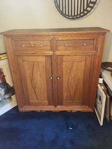lot 92 image: Vintage Wooden Cabinet with Carved Bird Detail - CONTENTS NOT INCLUDED