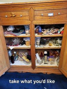 lot 93 image: Mixed Household Items Lot - Candles, Decor, Miscellaneous Goods