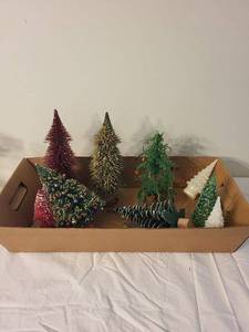 lot 98 image: Vintage Style Assorted Bottle Brush Christmas Trees Set