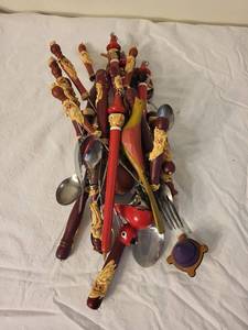 lot 102 image: Santa-Themed Carved & Artisan Handle Kitchen Utensils Set