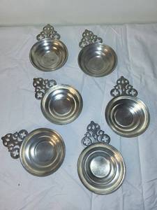 lot 103 image: Set of 6 Pewter Porringer Dishes with Ornate Handles