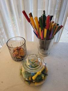 lot 114 image: Colorful Kitchen Skewers and Corn Holders Lot Including Bakelite