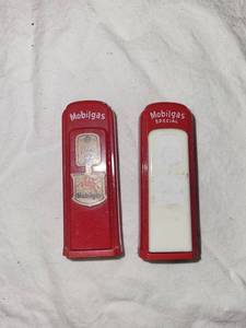lot 116 image: Vintage Mobilgas Salt and Pepper Shakers South Dakota