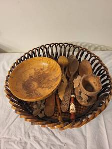 lot 182 image: Vintage Wooden Crafts & Collectibles with Sterling Marked Item