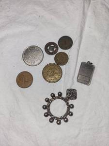 lot 186 image: Vintage Coin Collection, Religious Ring & Silver Bar Pendant Lot