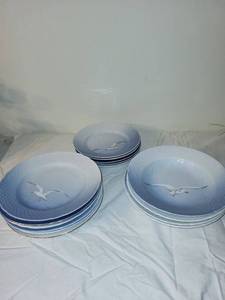 lot 190 image: Bing & Grondahl Seagull Pattern Plates Set