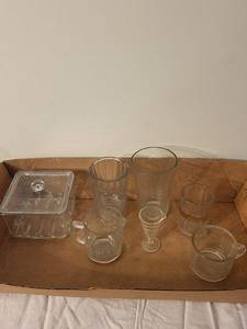 lot 208 image: Vintage Glassware Set Cheese Preserver & Measuring Cups