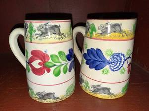 lot 89 image: Set of 2 Antique C 1900  Stick Spatter Rabbitware Rabbit Mugs