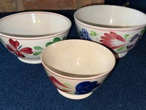 lot 159 image: Set of 3 Vintage Floral Mixing Bowls Made in England