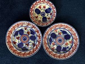 lot 164 image: Set of 3 Vibrant Antique Stick Spatter Ironstone Floral Pattern Ceramic Bowls
