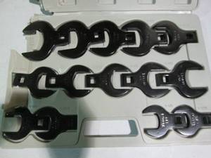 lot 2 image: Titan 12in drive SAE Crows foot se...