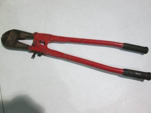 lot 23 image: 24in heavy duty bolt cutter...