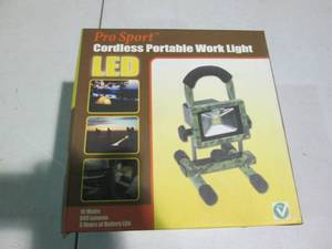 lot 24 image: Pro Sport 800 lumen Cordless portab...