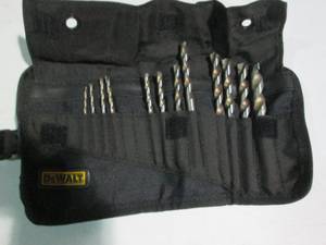 lot 45 image: Dewalt 16pc drill bit with webbed f...