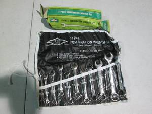 lot 49 image: 11pc metric combination wrench set ...