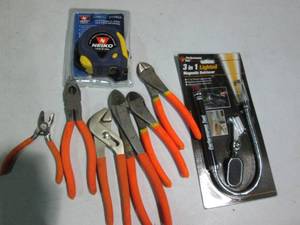 lot 53 image: 3-in-1 lighted Magnetic retriever, ...