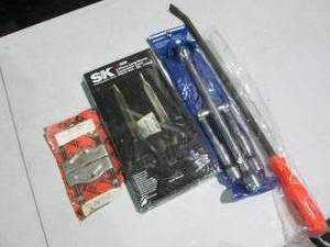 lot 69 image: 14in SAE Folding LUG wrench, pry to...