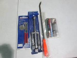 lot 75 image: 14in SAE folding LUG wrench, pry to...