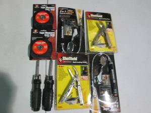 lot 88 image: Tape measures, 12-in-1 multi-lockin...