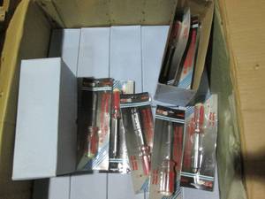 lot 106 image: Huge lot of 55 magnetic head screw...