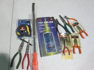 lot 111 image: 40pc heavy duty tap and die set wit...