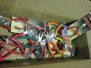 lot 121 image: Linesman, slip-joint, needle nose a...