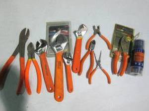 lot 123 image: Variety of pliers and crescent wren...