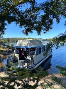 44' Houseboat (6-8 Guests) May 8th-11th, 2026