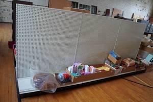 lot 19 image: 24 Linear Feet of Retail Gondola Shelving