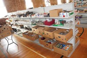 lot 20 image: 40 Linear Feet of Retail Gondola Shelving