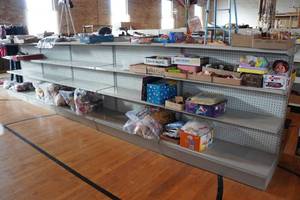 lot 21 image: 40 Linear Feet of Retail Gondola Shelving