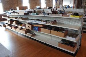 lot 22 image: 40 Linear Feet of Retail Gondola Shelving