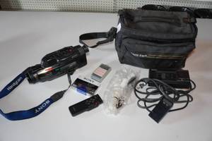lot 71 image: Vintage Sony CCD-FX710 Hi8 Video Camera