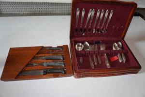lot 83 image: 1847 Rogers Bros Silhouette Flatware in Wood Case plus Knife Set