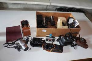 lot 77 image: Vintage Cameras and Accessories