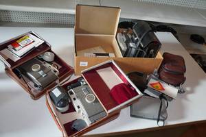 lot 76 image: Vintage Polaroid Cameras