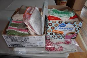 lot 90 image: Vintage Tablecloths and Doilies