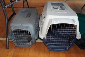 lot 94 image: 2 Pet Kennels