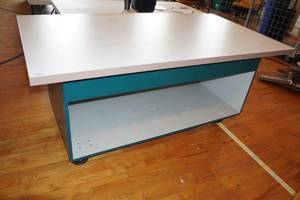 lot 13 image: Rolling Flat Top Cart