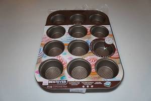 lot 132 image: 5 Best Ever 12 Cup Cupcake Pans
