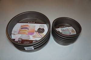 lot 99 image: Goodcook Round Cake Pans
