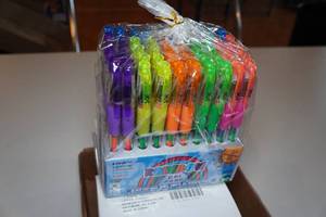 lot 175 image: 150 Rainbow Gel Pens