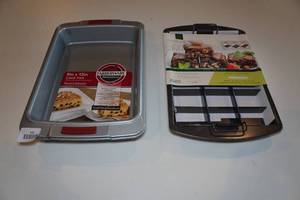 lot 141 image: Farberware 9 x 13 Cake Pan, Chicago Metallic Brownie Pan